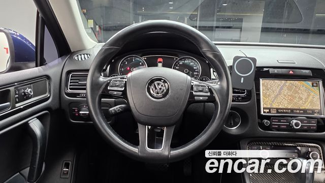 Volkswagen Touareg 2012 — photo 13