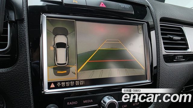 Volkswagen Touareg 2012 — photo 14