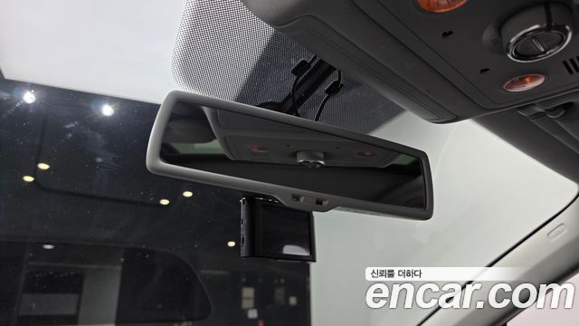 Volkswagen Touareg 2012 — photo 17