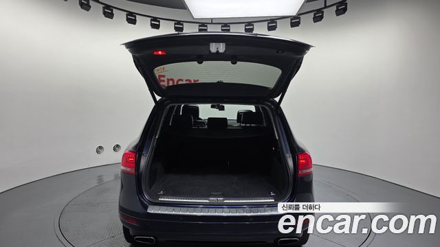 Volkswagen Touareg 2012 — photo 20