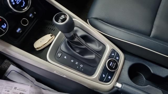 Hyundai Venue 2023 — photo 9