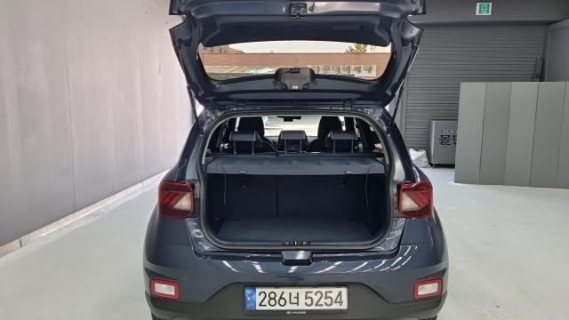 Hyundai Venue 2023 — photo 18