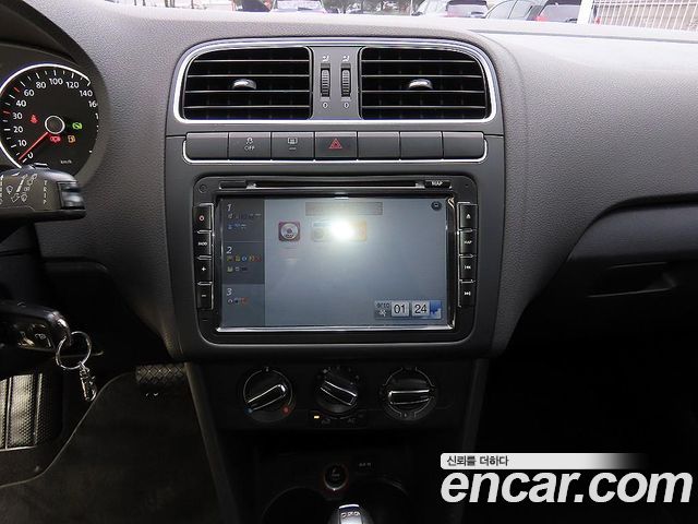 Volkswagen Polo 2014 — photo 12