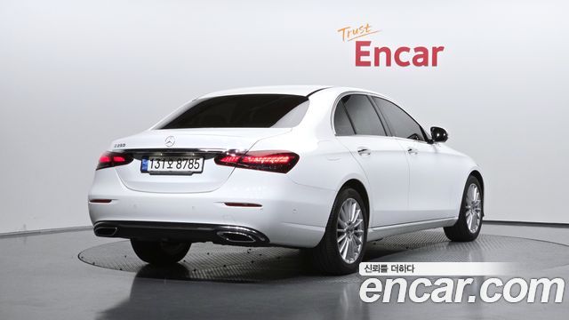 Mercedes-Benz E-Class 2022 — photo 2