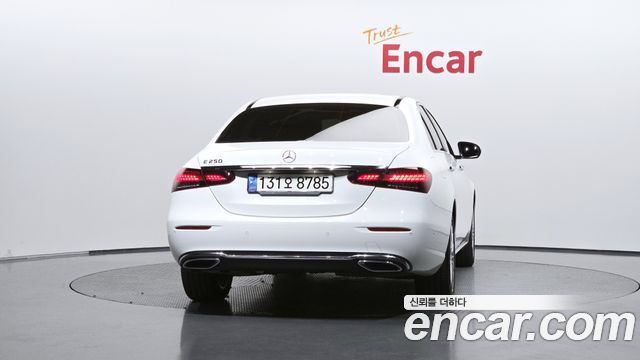 Mercedes-Benz E-Class 2022 — photo 4