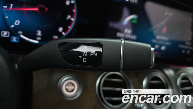 Mercedes-Benz E-Class 2022 — photo 12