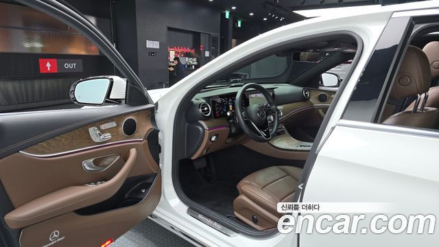 Mercedes-Benz E-Class 2022 — photo 13