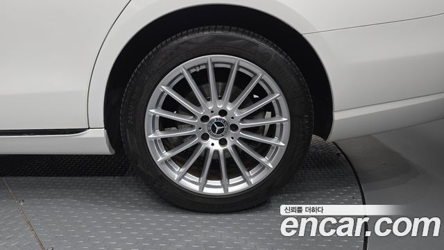 Mercedes-Benz E-Class 2022 — photo 7