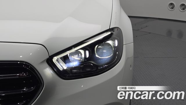 Mercedes-Benz E-Class 2022 — photo 8
