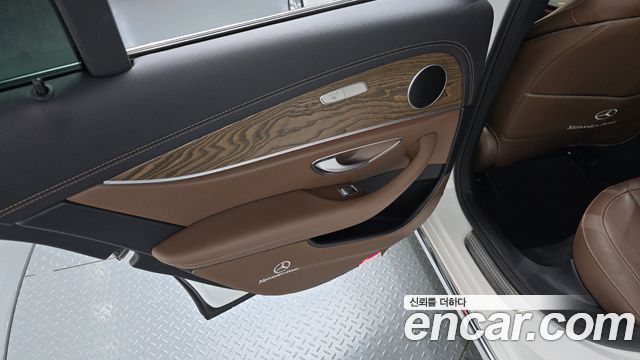 Mercedes-Benz E-Class 2022 — photo 15
