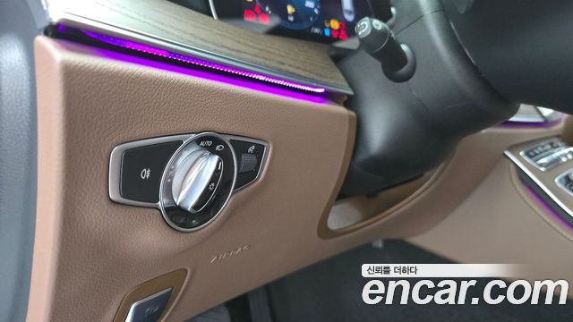 Mercedes-Benz E-Class 2022 — photo 29