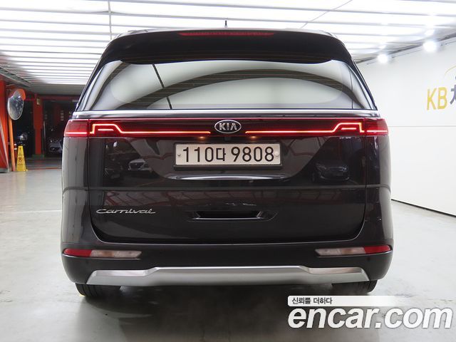 Kia Canival 2021 — photo 3
