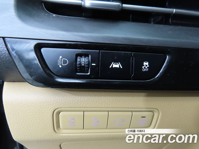 Kia Canival 2021 — photo 16