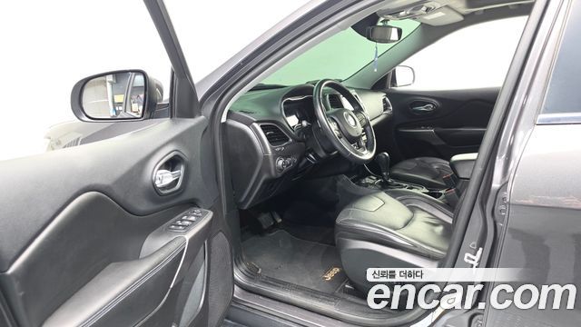 Jeep Cherokee 2019 — photo 13