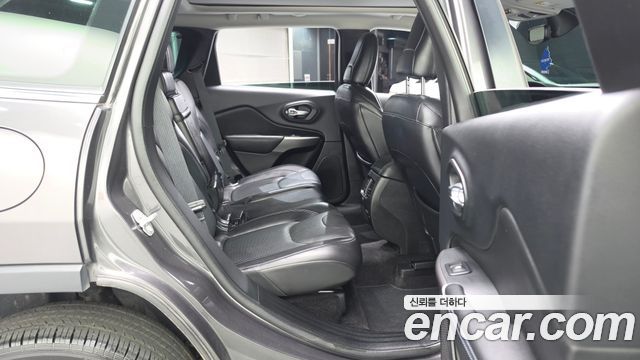 Jeep Cherokee 2019 — photo 18