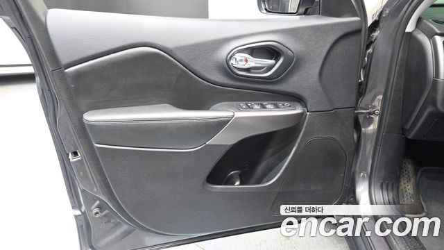 Jeep Cherokee 2019 — photo 14
