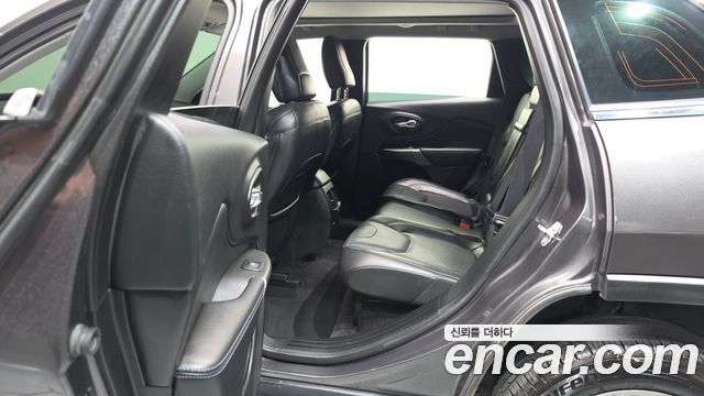 Jeep Cherokee 2019 — photo 16