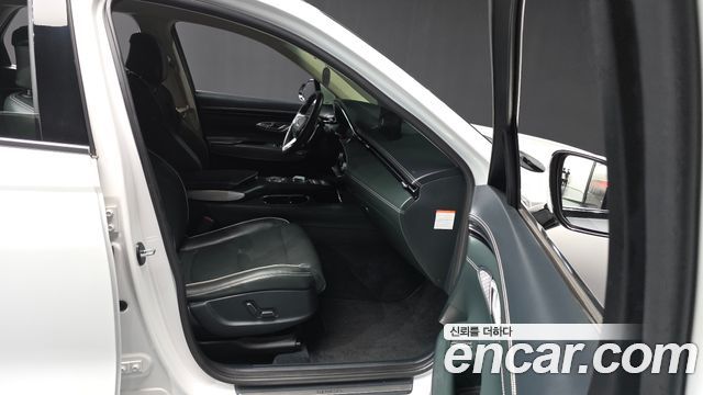 Genesis GV70 2022 — photo 17