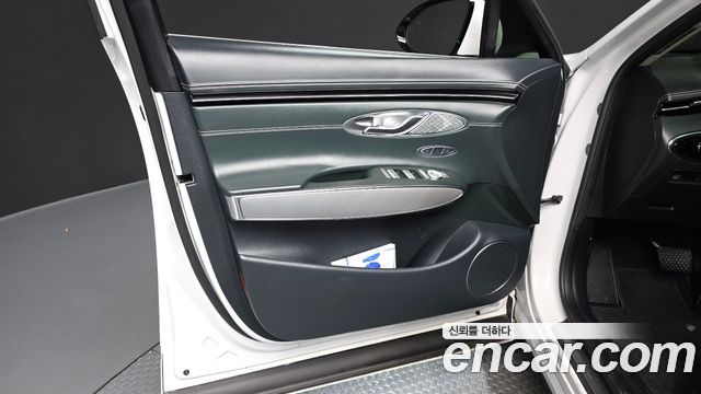 Genesis GV70 2022 — photo 14