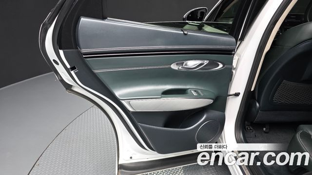 Genesis GV70 2022 — photo 15