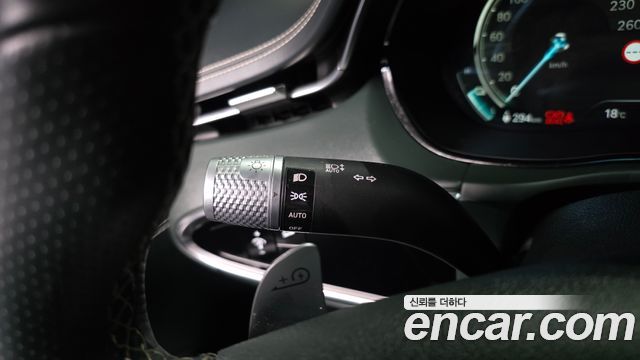 Genesis GV70 2022 — photo 31