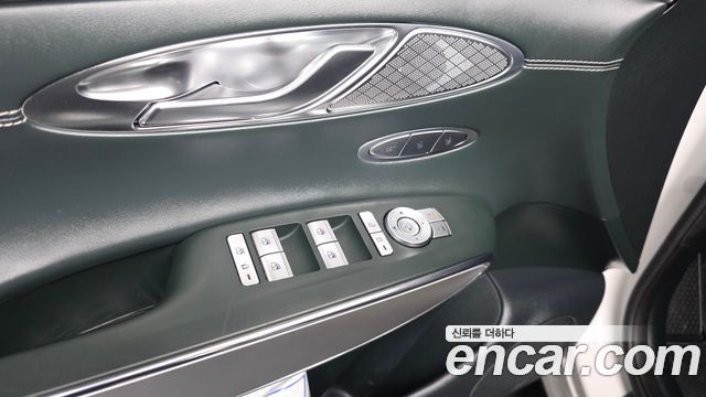 Genesis GV70 2022 — photo 33