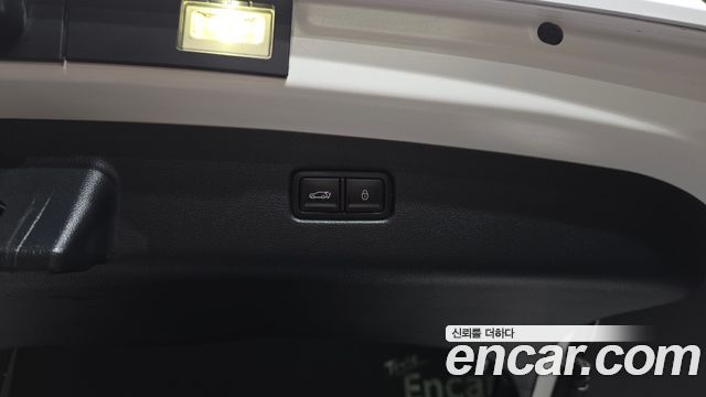 Genesis GV70 2022 — photo 35