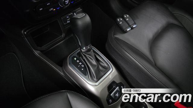Jeep Renegade 2022 — photo 12