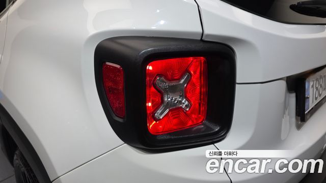 Jeep Renegade 2022 — photo 9