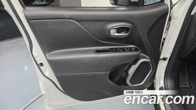 Jeep Renegade 2022 — photo 14