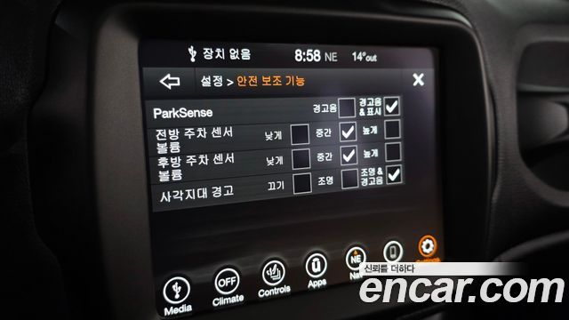 Jeep Renegade 2022 — photo 30