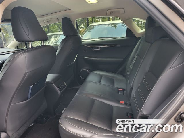 Lexus NX 2017 — photo 7