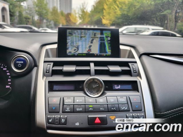 Lexus NX 2017 — photo 10