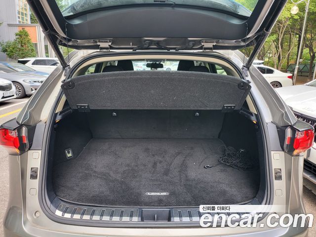 Lexus NX 2017 — photo 17