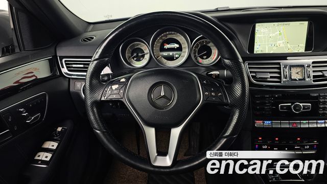 Mercedes-Benz E-Class 2014 — photo 13