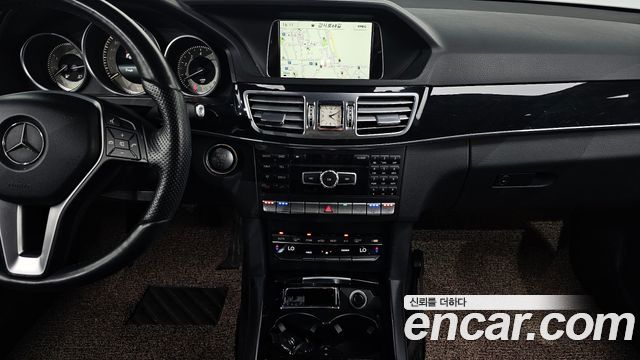 Mercedes-Benz E-Class 2014 — photo 14