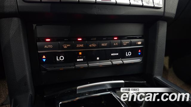 Mercedes-Benz E-Class 2014 — photo 17