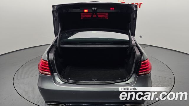 Mercedes-Benz E-Class 2014 — photo 20