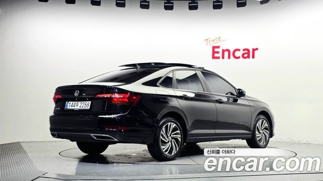 Volkswagen Jetta 2021 — photo 2