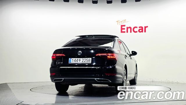 Volkswagen Jetta 2021 — photo 4
