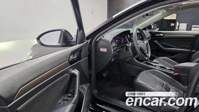 Volkswagen Jetta 2021 — photo 10