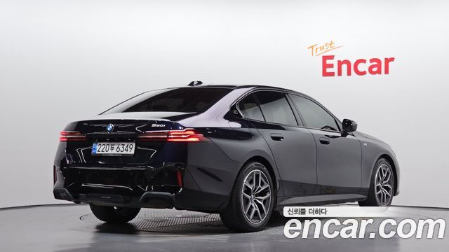BMW 5-Series 2025 — photo 2