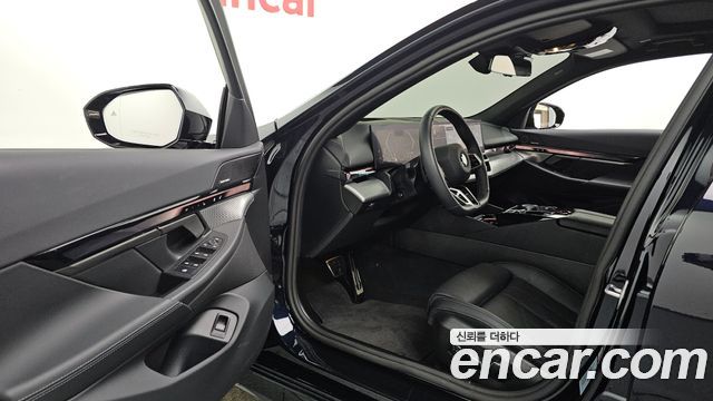 BMW 5-Series 2025 — photo 13