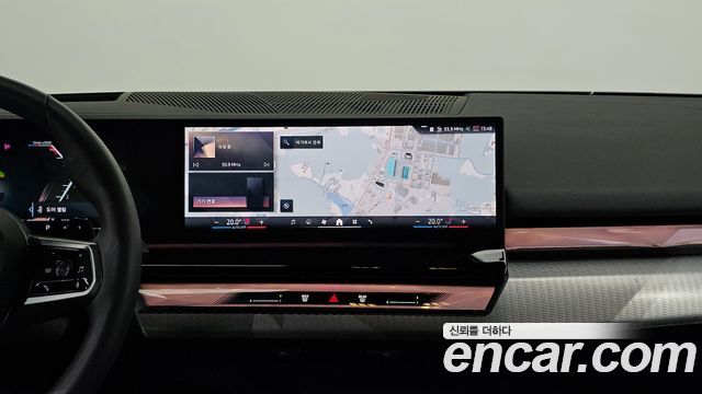 BMW 5-Series 2025 — photo 20