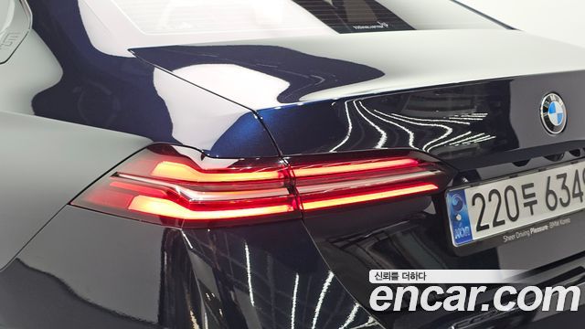 BMW 5-Series 2025 — photo 9