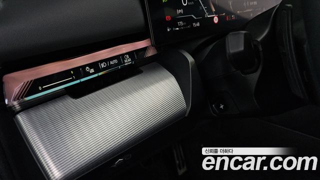 BMW 5-Series 2025 — photo 28