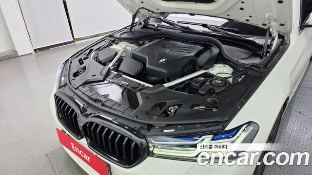BMW 5-Series 2023 — photo 6