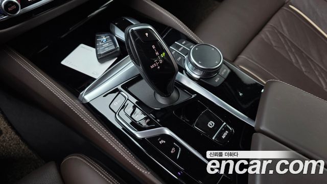 BMW 5-Series 2023 — photo 12