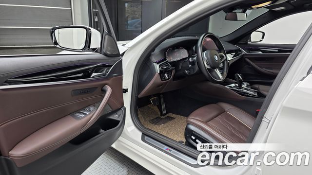 BMW 5-Series 2023 — photo 13