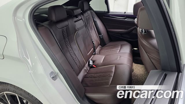 BMW 5-Series 2023 — photo 17